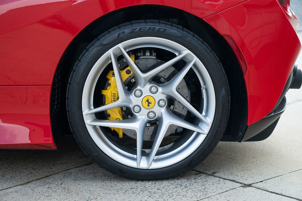 Used 2022 Ferrari F8 Tributo image 17