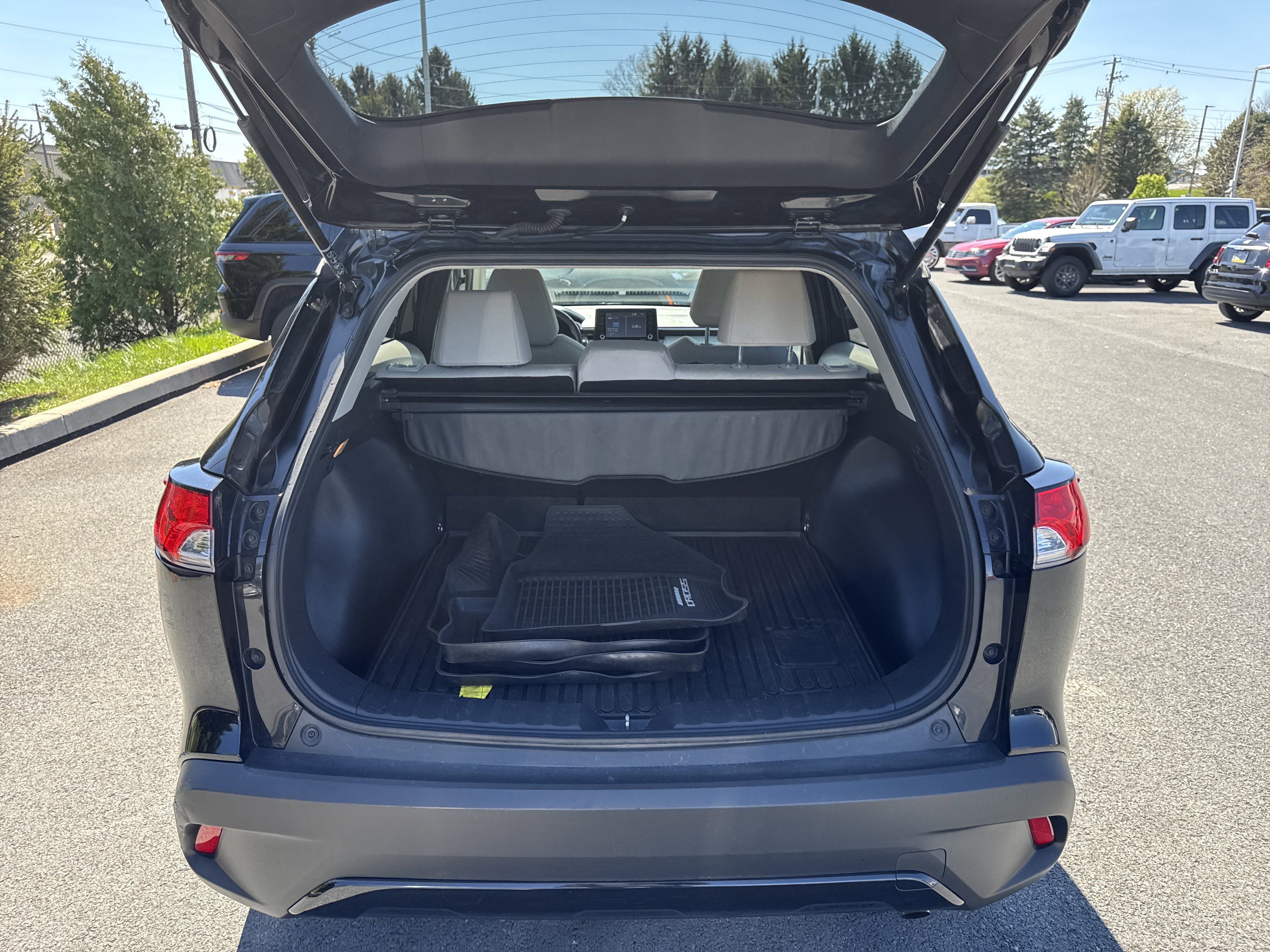 Used 2022 Toyota Corolla Cross LE w/ Moonroof Package image 17