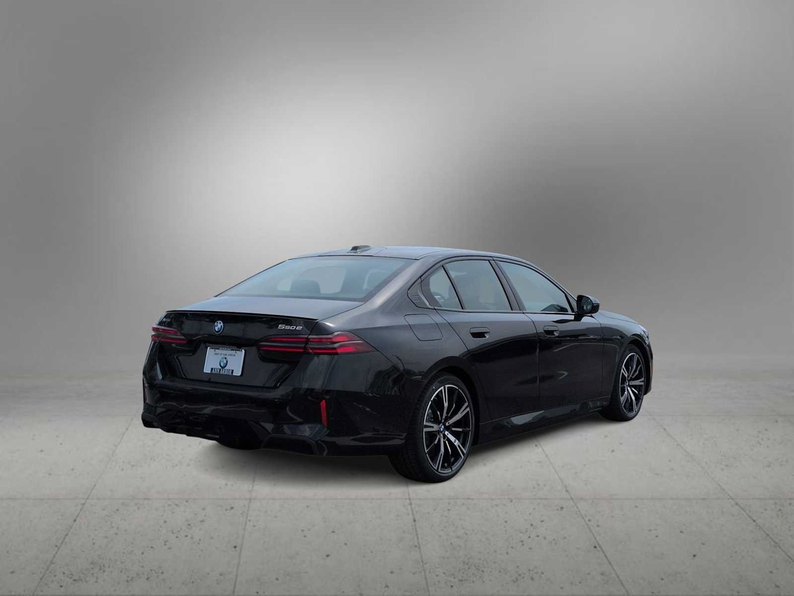 Used 2027 BMW 550e xDrive AWD/4WD image 8