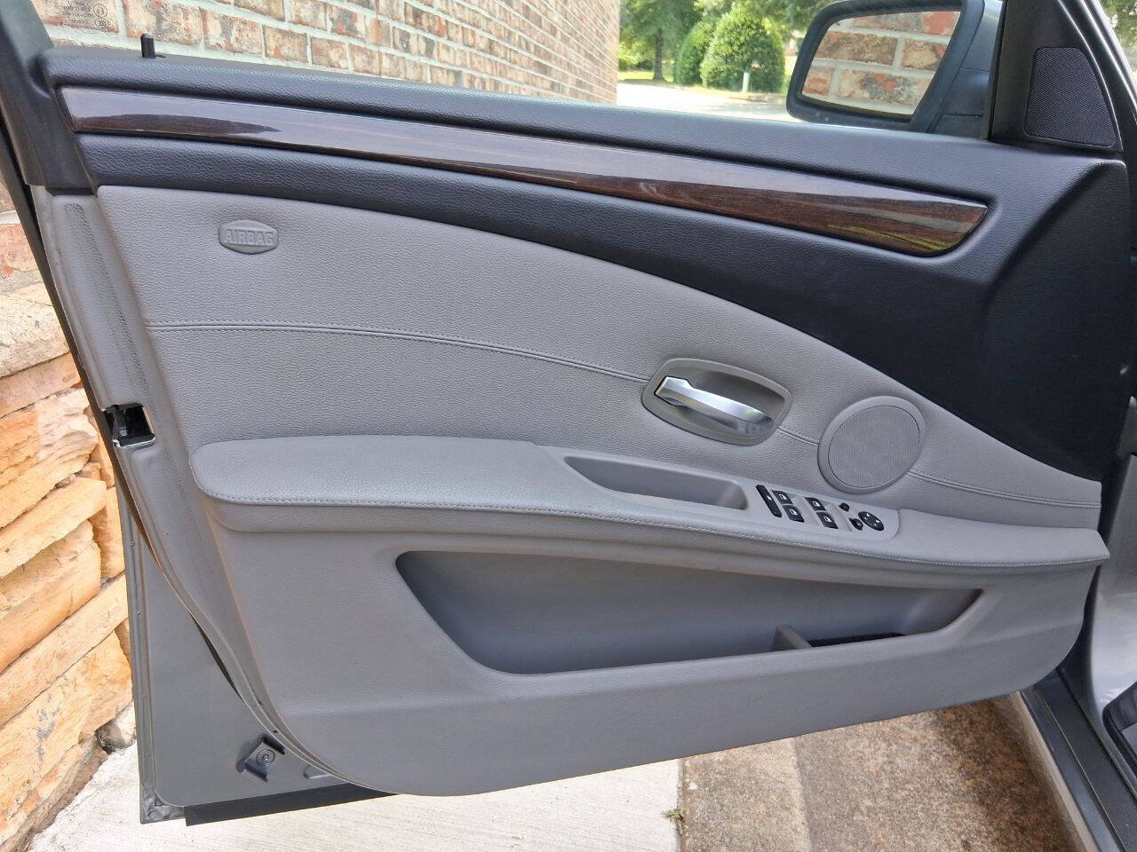 Used 2010 BMW 528i Sedan RWD image 19