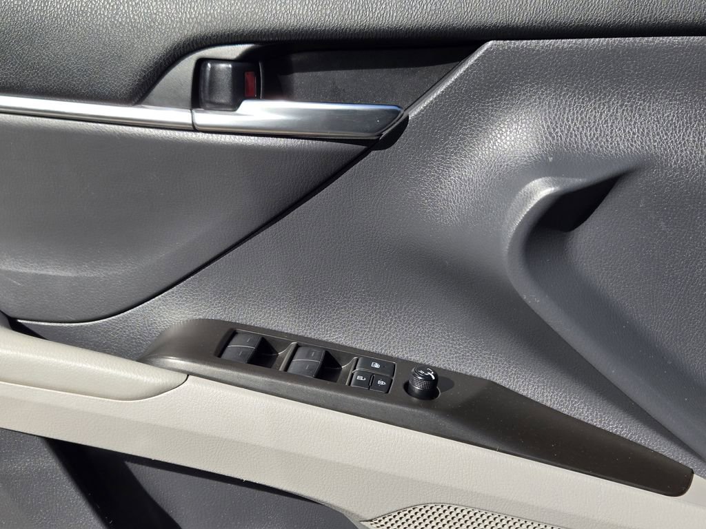 Used 2021 Toyota Camry SE image 26