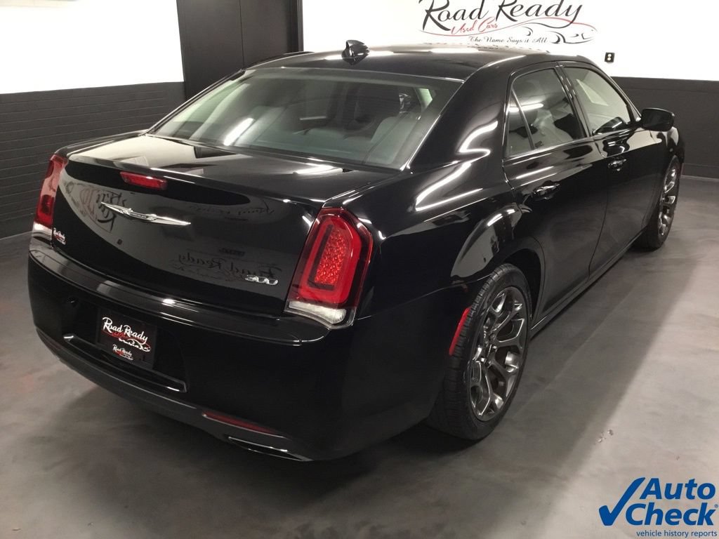 Used 2018 Chrysler 300 Touring w/ Sport Appearance Package RWD image 11