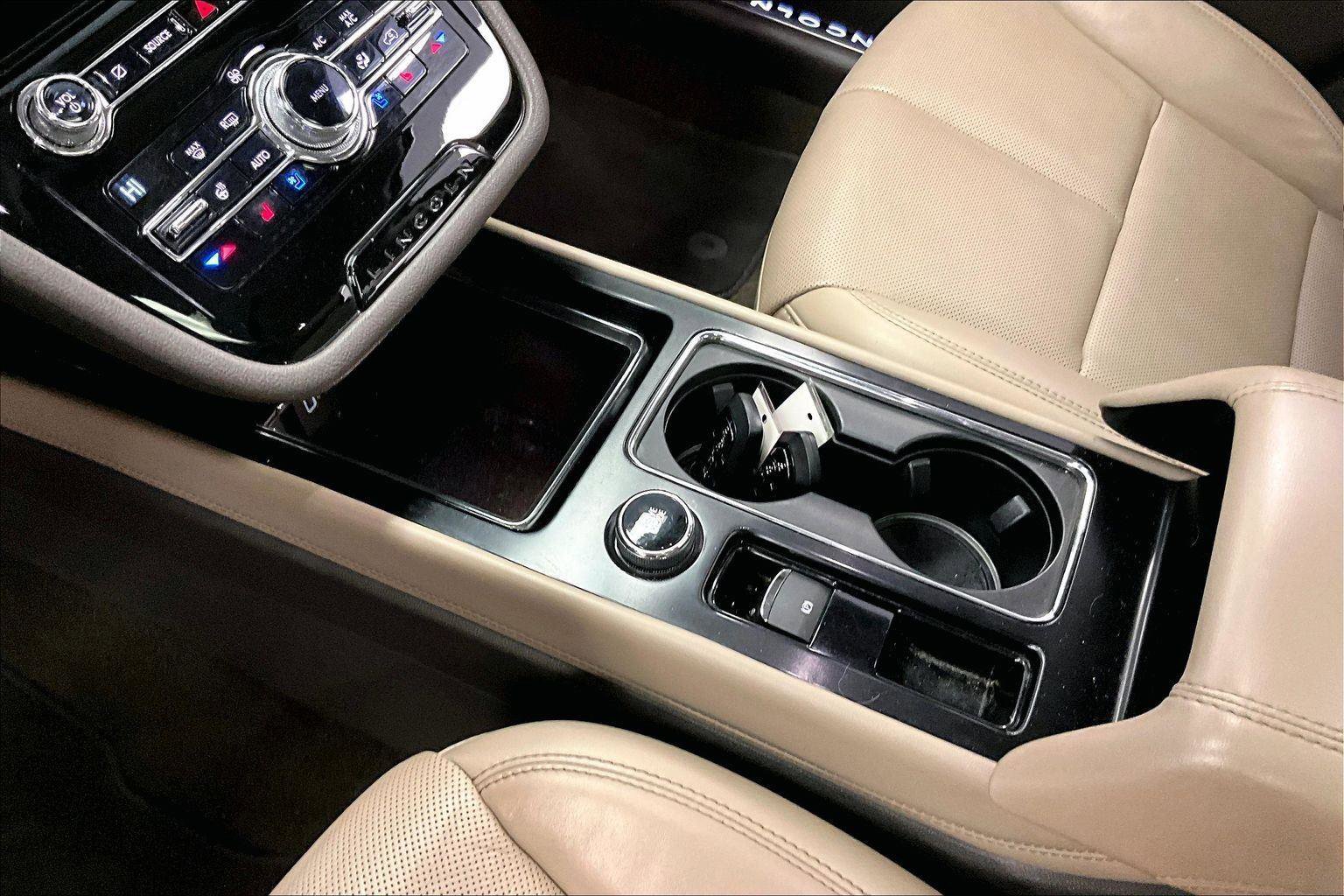 Used 2020 Lincoln Corsair Reserve w/ Elements Package image 16