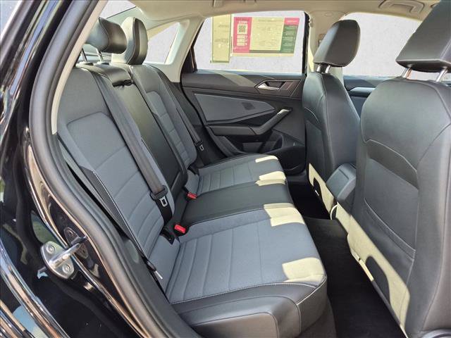 Used 2025 Volkswagen Jetta SE FWD image 20