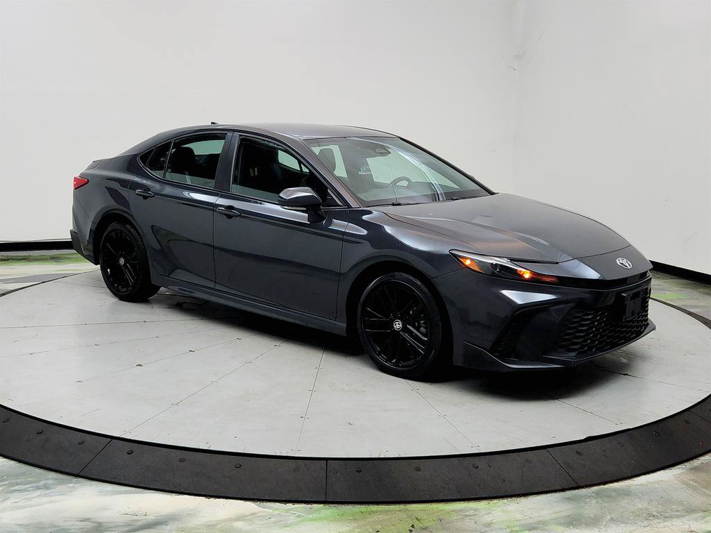 Used 2025 Toyota Camry SE FWD image 3