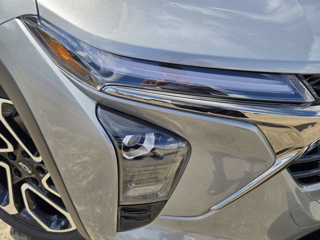 New 2026 Chevrolet Trax RS w/ Sunroof Package FWD image 10