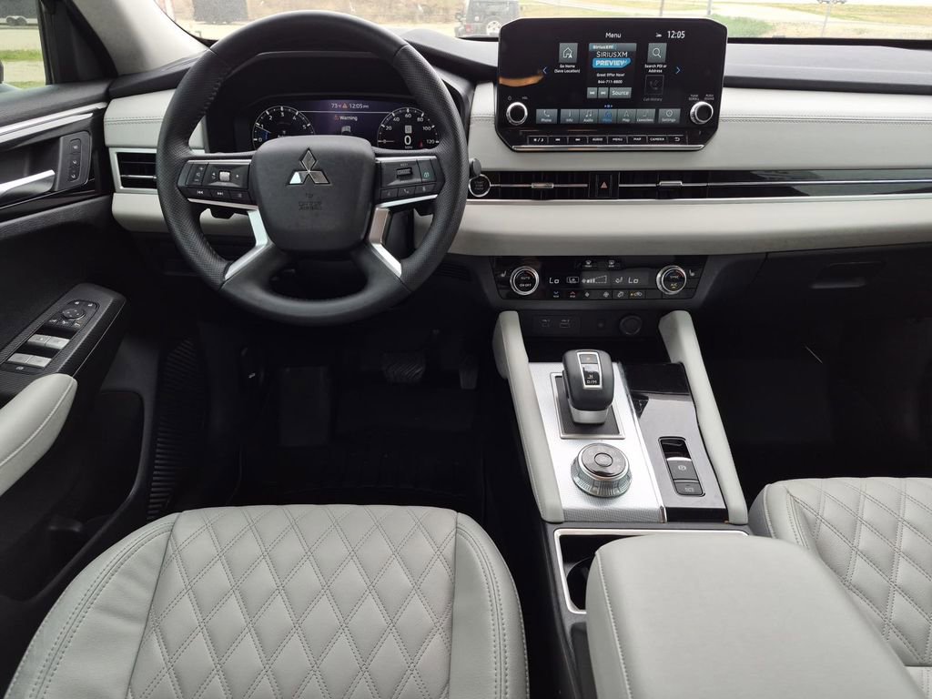 Used 2024 Mitsubishi Outlander SEL image 17
