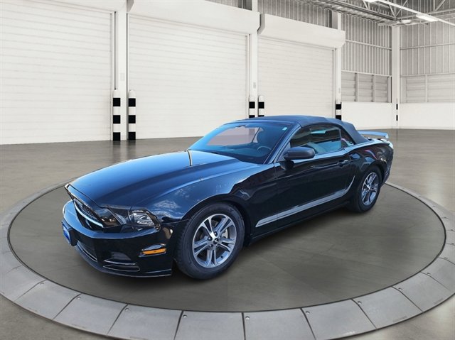Used 2014 Ford Mustang Convertible image 9