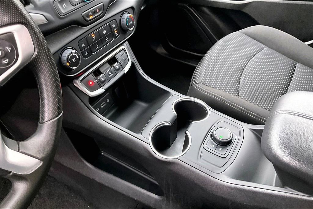 Used 2024 GMC Terrain SLE image 16