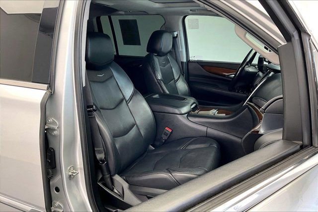 Used 2019 Cadillac Escalade ESV Luxury AWD/4WD image 6
