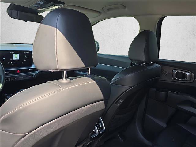 Used 2025 Kia Sorento S image 17