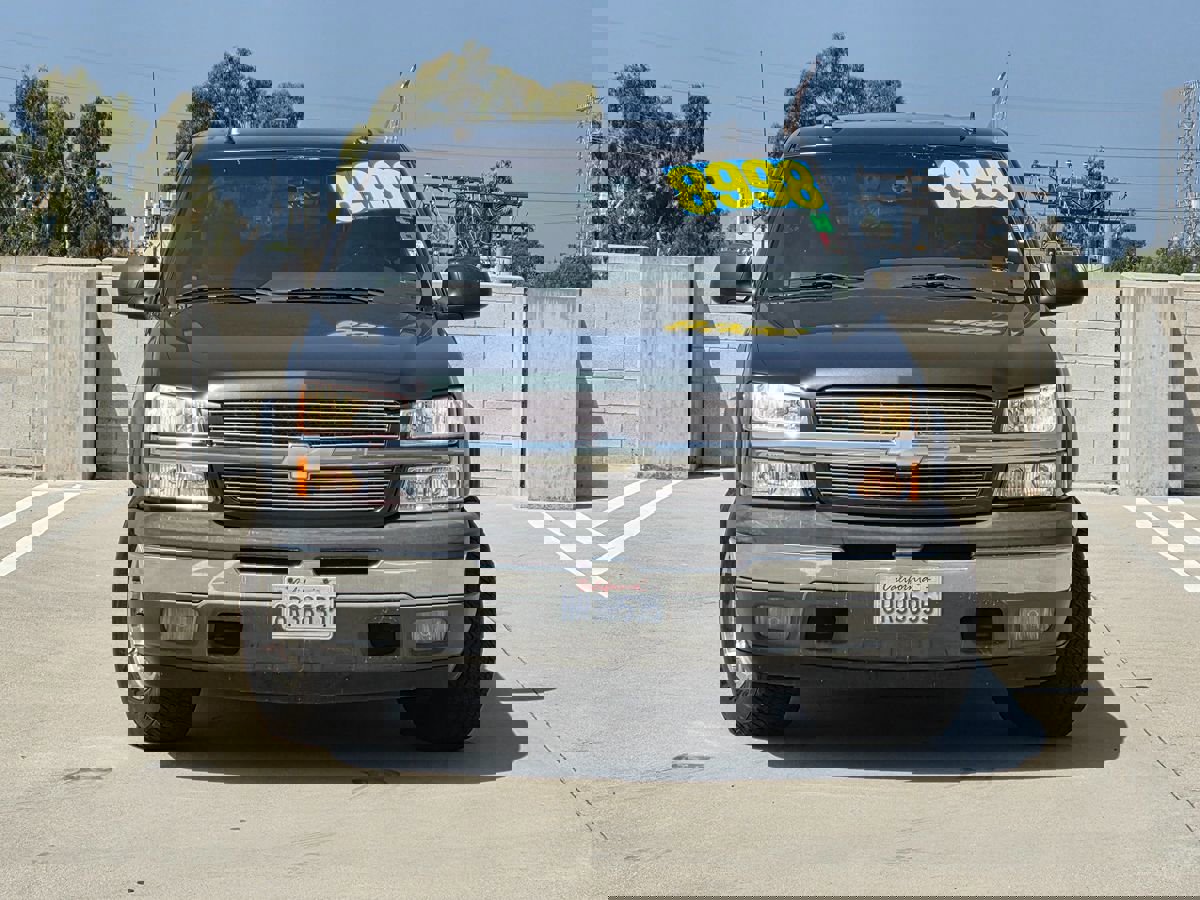 Used 2005 Chevrolet Avalanche Z71 w/ Preferred Equipment Group image 2