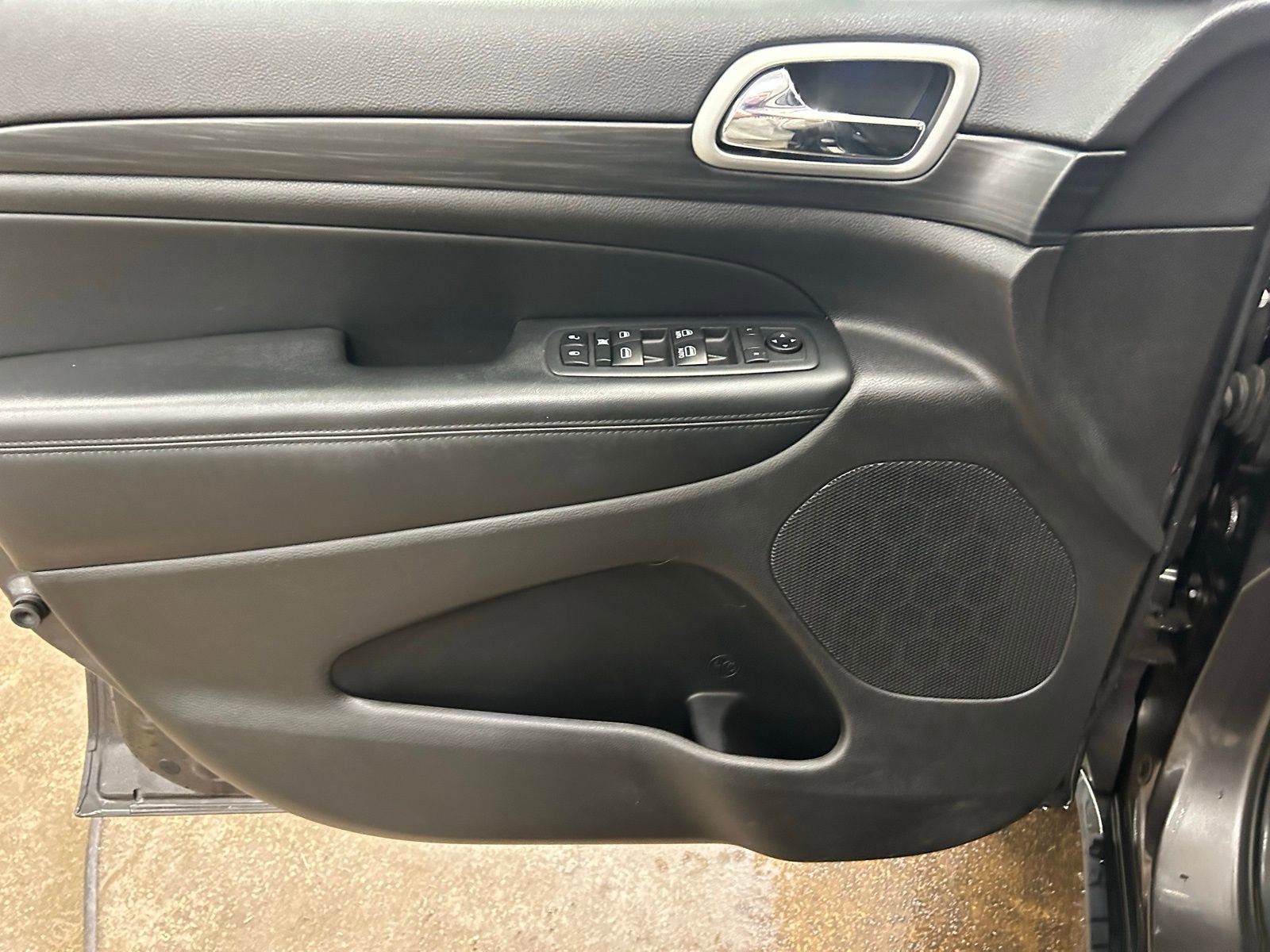 Used 2020 Jeep Grand Cherokee Laredo image 10