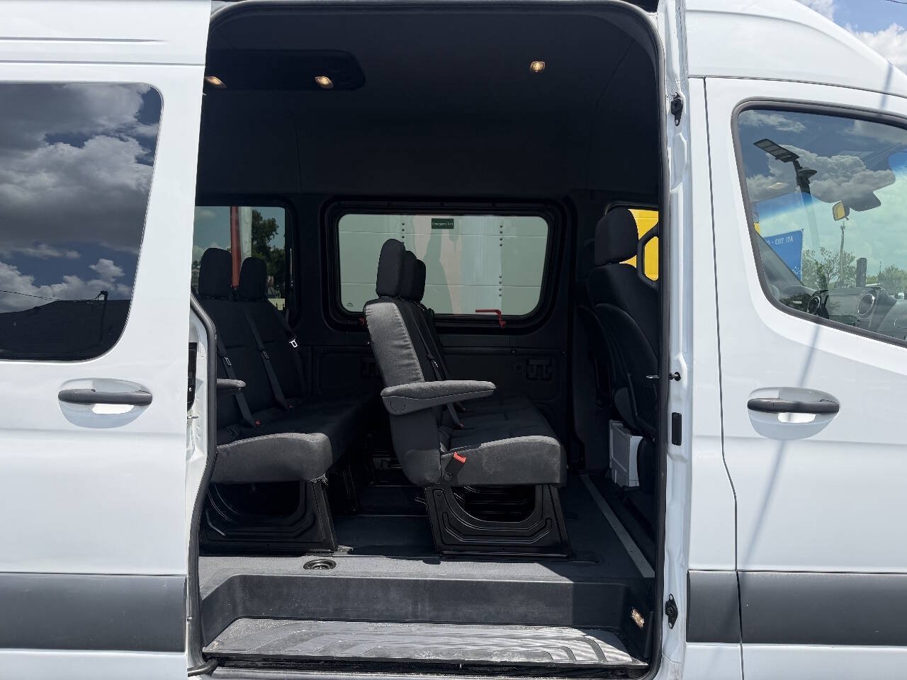 Used 2025 Mercedes-Benz Sprinter 2500 image 16