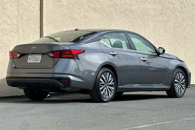 Used 2025 Nissan Altima 2.5 SV FWD image 5