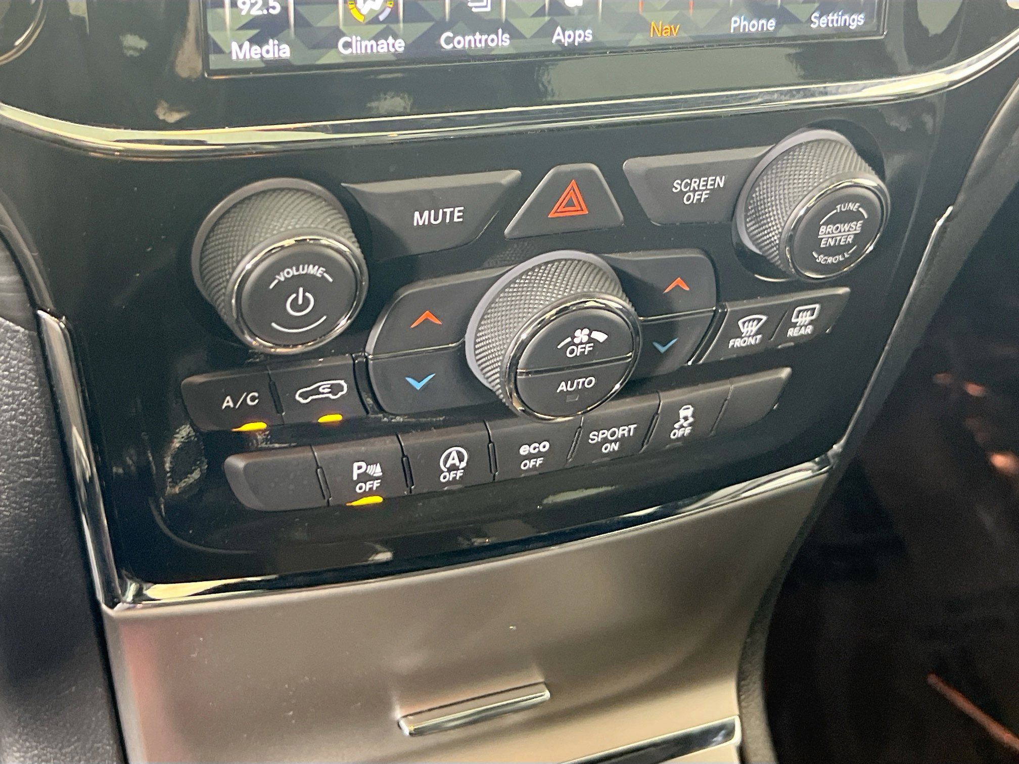 Used 2022 Jeep Grand Cherokee Laredo X image 16