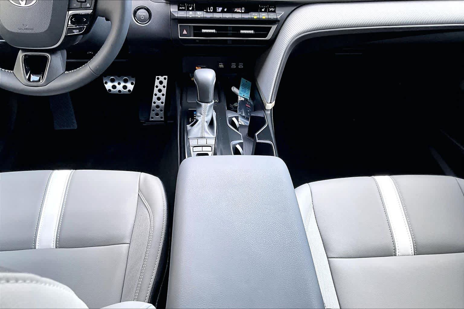 Used 2025 Toyota Camry SE w/ Convenience Package FWD image 17