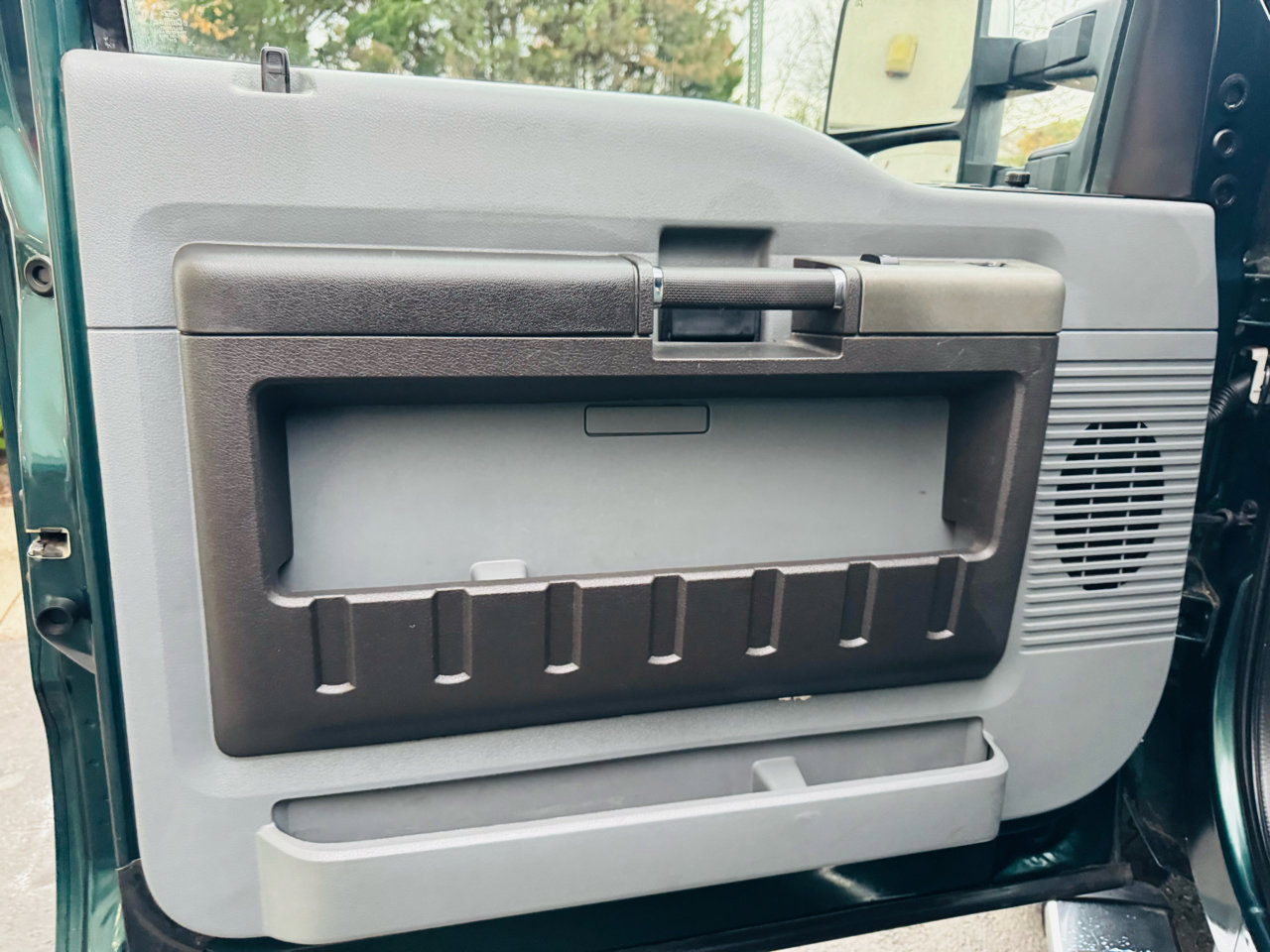 Used 2011 Ford F250 XLT w/ XLT Premium Pkg image 11