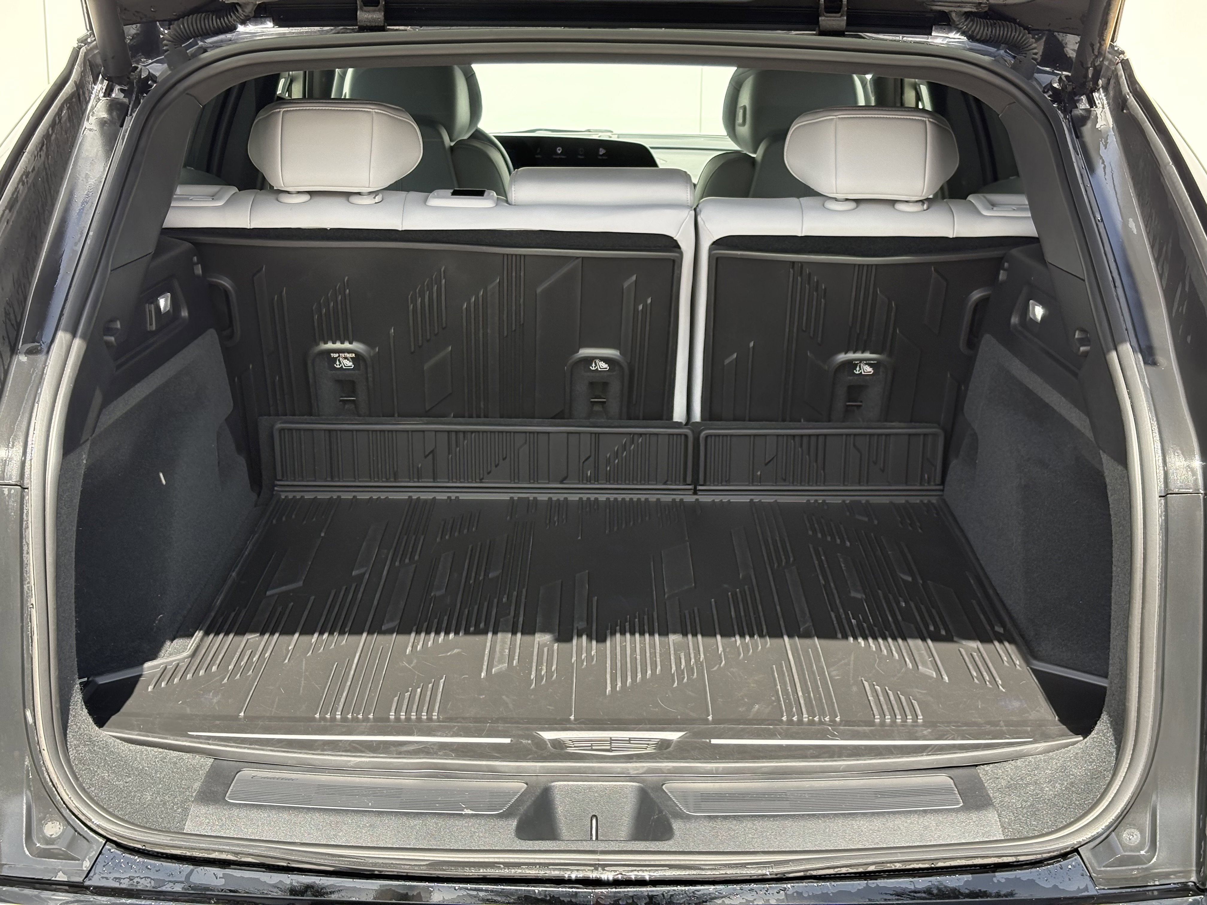 Used 2024 Cadillac Lyriq Luxury w/ LPO, Floor Liner Package AWD/4WD image 9