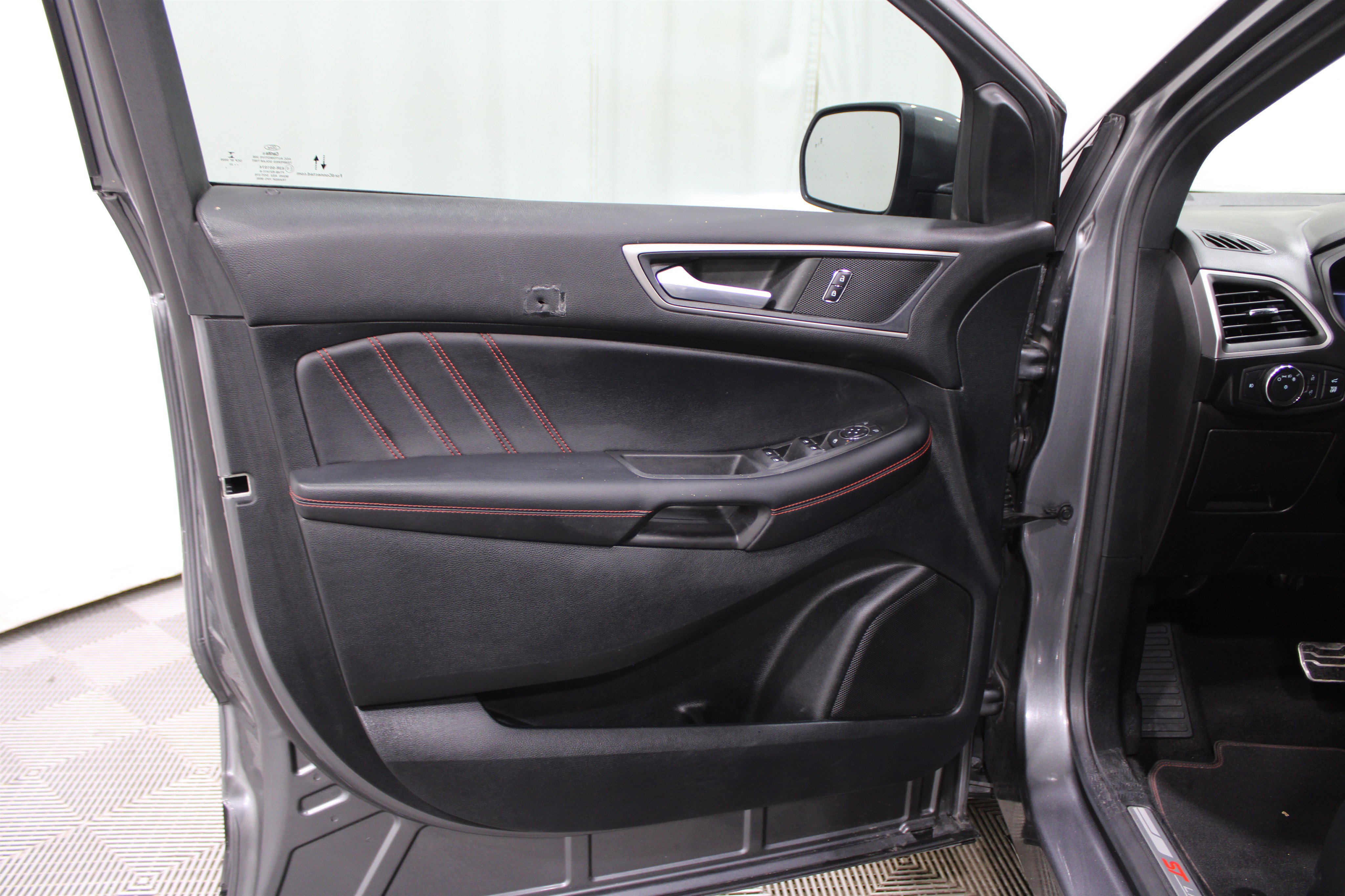 Used 2022 Ford Edge ST-Line image 6