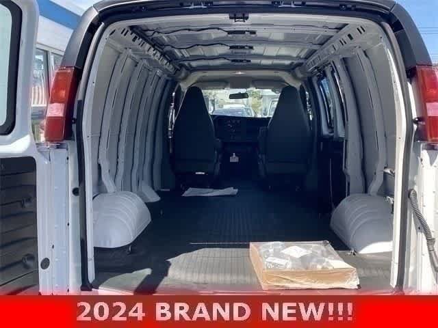 Used 2024 Chevrolet Express 2500 w/ Driver Convenience Package RWD image 21