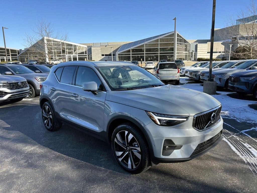 New 2025 Volvo XC40 B5 Plus w/ Protection Package Premier