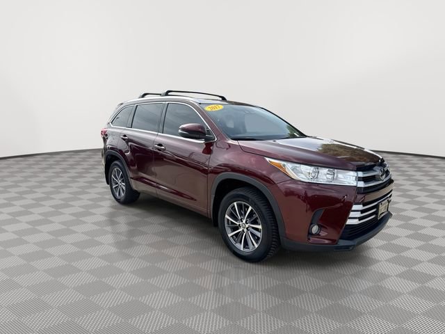 Used 2017 Toyota Highlander XLE AWD/4WD image 2