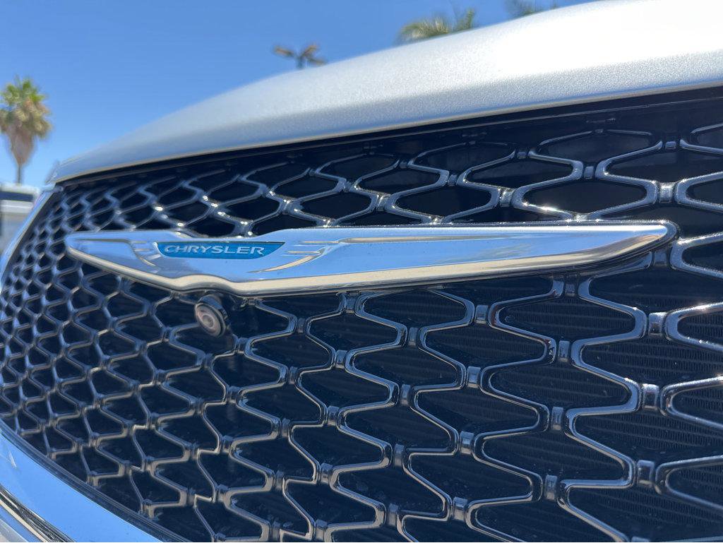 Used 2022 Chrysler Pacifica Limited image 47