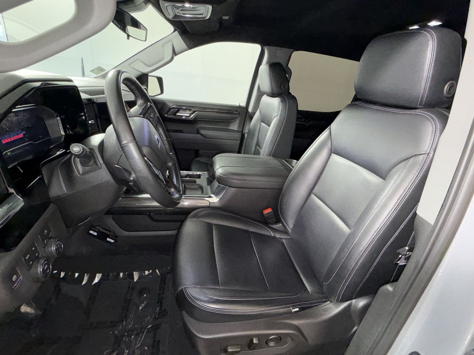 Used 2024 Chevrolet Silverado 1500 LT Trail Boss AWD/4WD image 13
