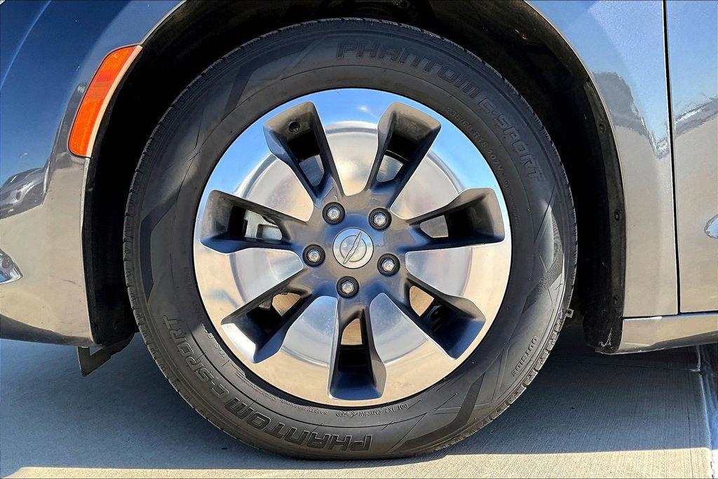 Used 2018 Chrysler Pacifica Limited image 11