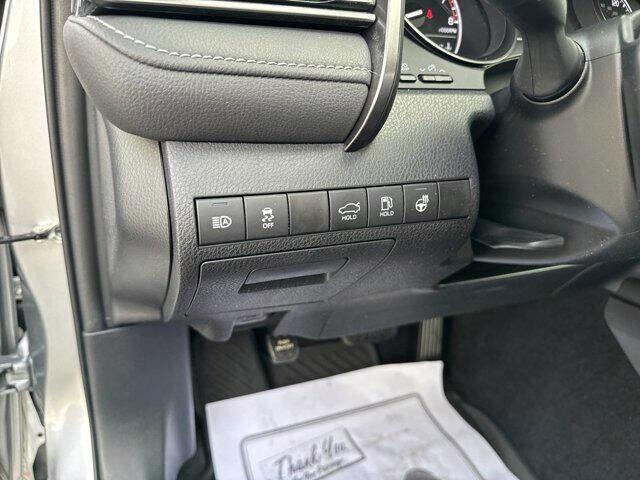 Used 2021 Toyota Camry SE w/ Cold Weather Package image 18