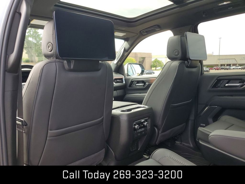 New 2025 GMC Yukon XL Denali w/ Denali Reserve Package image 24