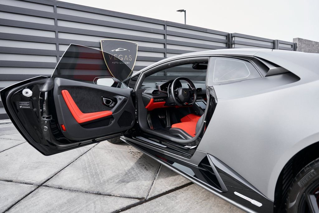 Used 2023 Lamborghini Huracan EVO image 35