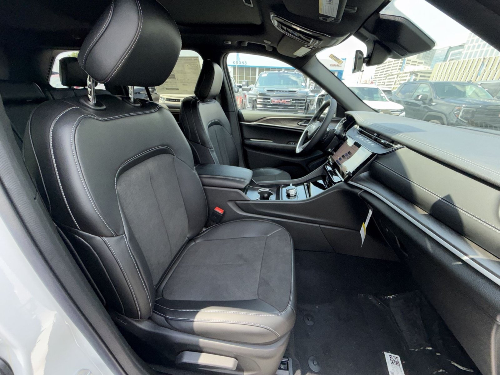 New 2026 Jeep Grand Cherokee Altitude AWD/4WD image 26