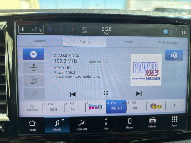 Used 2025 Chrysler Pacifica Limited image 17