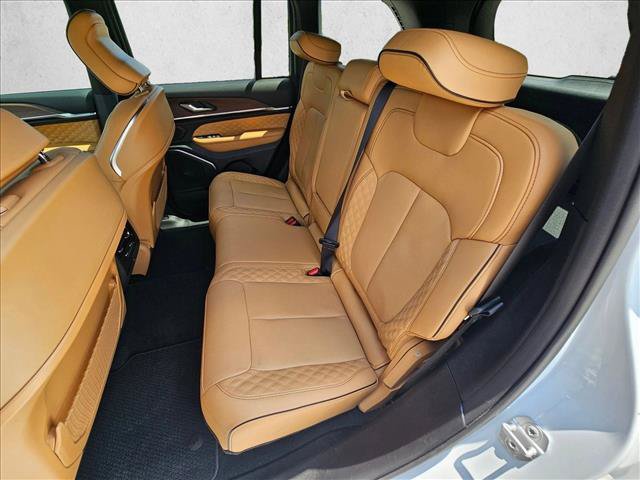 Used 2025 Jeep Grand Cherokee Summit w/ Obsidian Package AWD/4WD image 17
