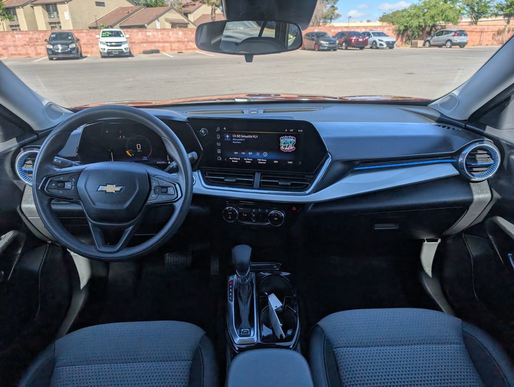 Used 2025 Chevrolet Trax LT FWD image 14