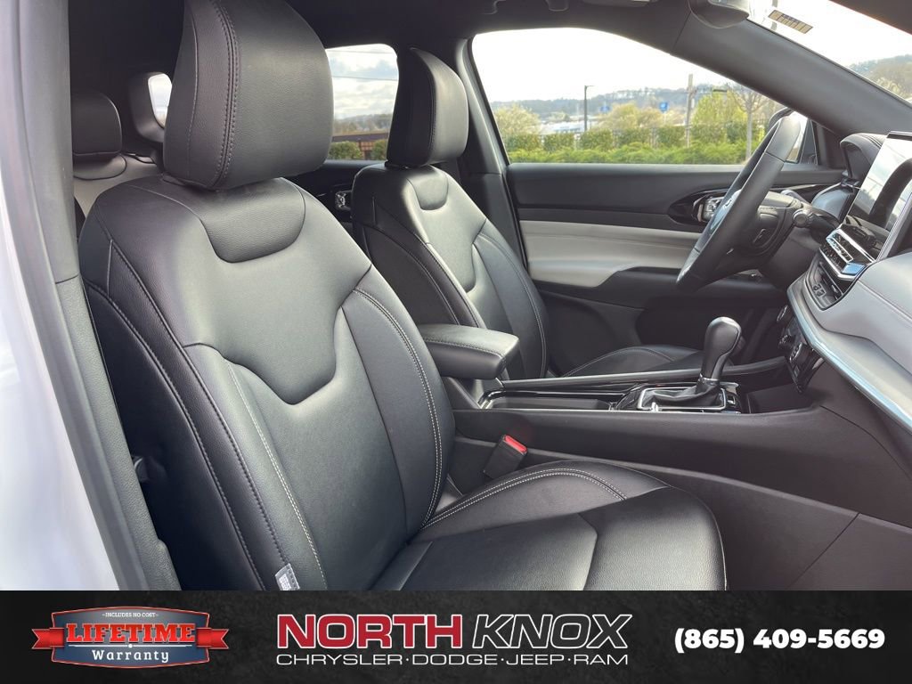 Used 2025 Jeep Compass Limited image 25