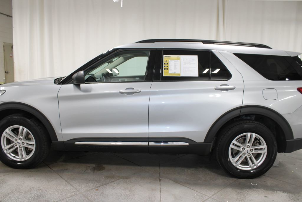 Used 2023 Ford Explorer XLT w/ Equipment Group 202A image 5