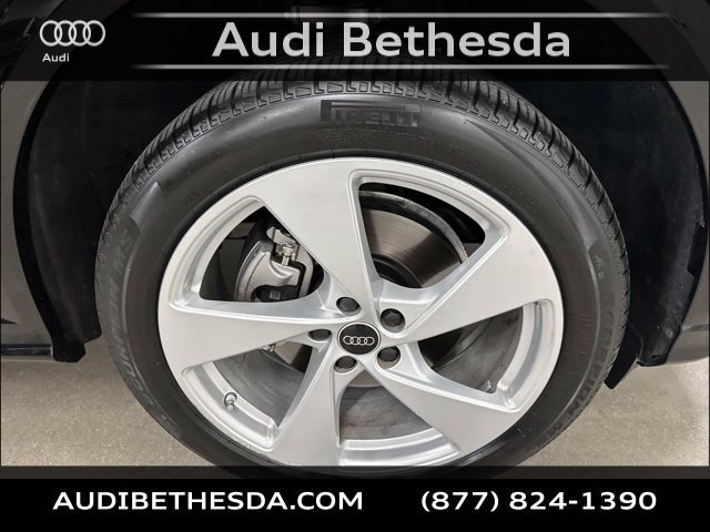 Certified 2025 Audi Q5 Premium AWD/4WD image 9