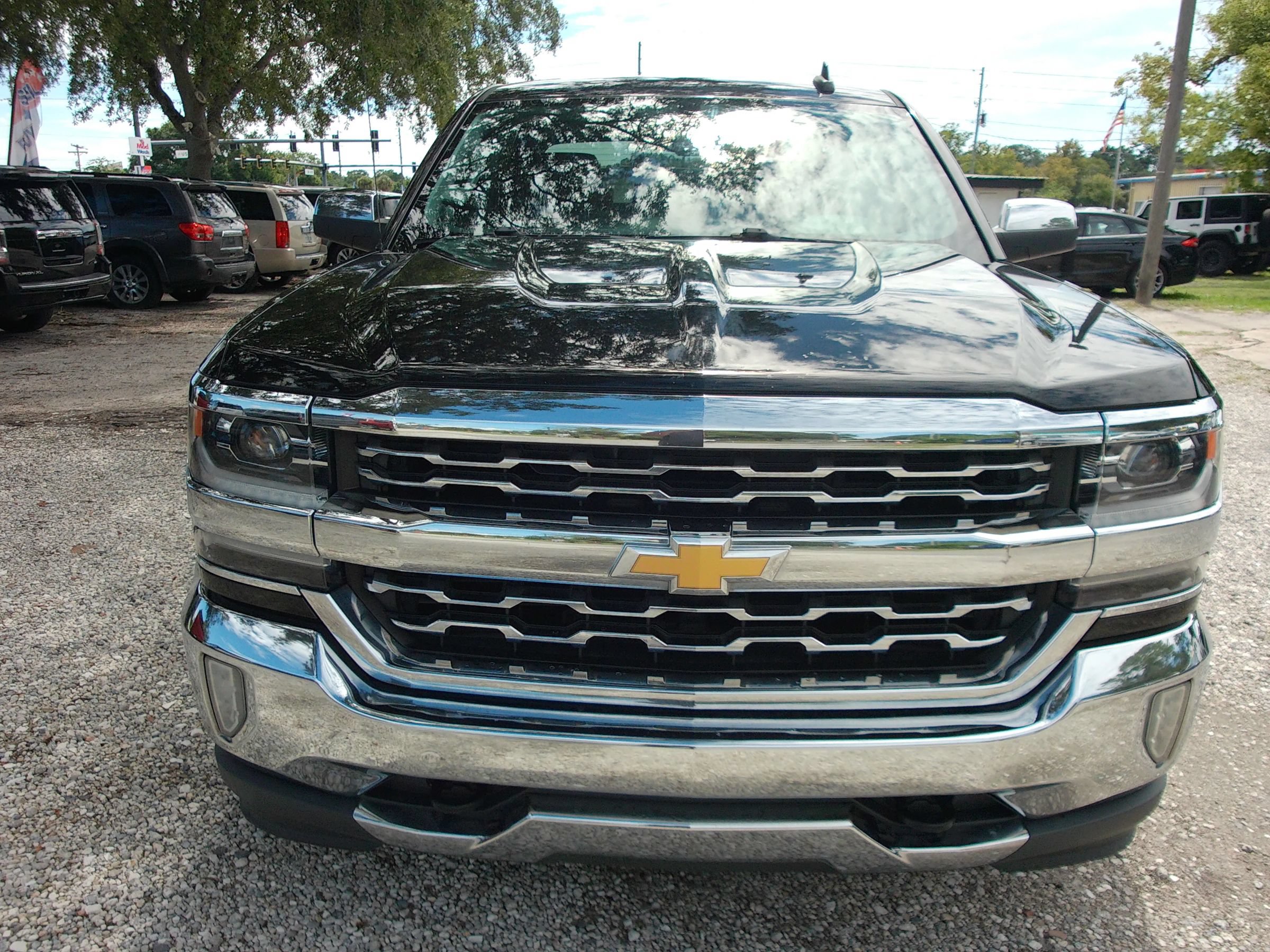 Used 2018 Chevrolet Silverado 1500 LTZ RWD image 2