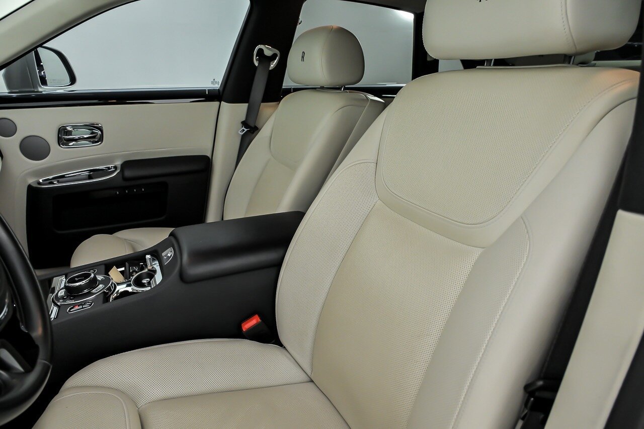 Used 2016 Rolls-Royce Ghost RWD image 23