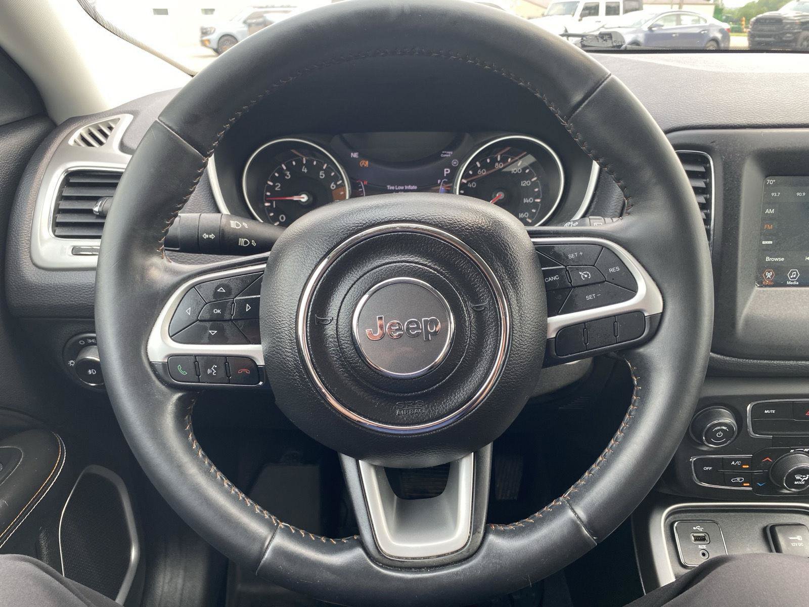 Used 2018 Jeep Compass Latitude w/ Popular Equipment Group FWD image 17