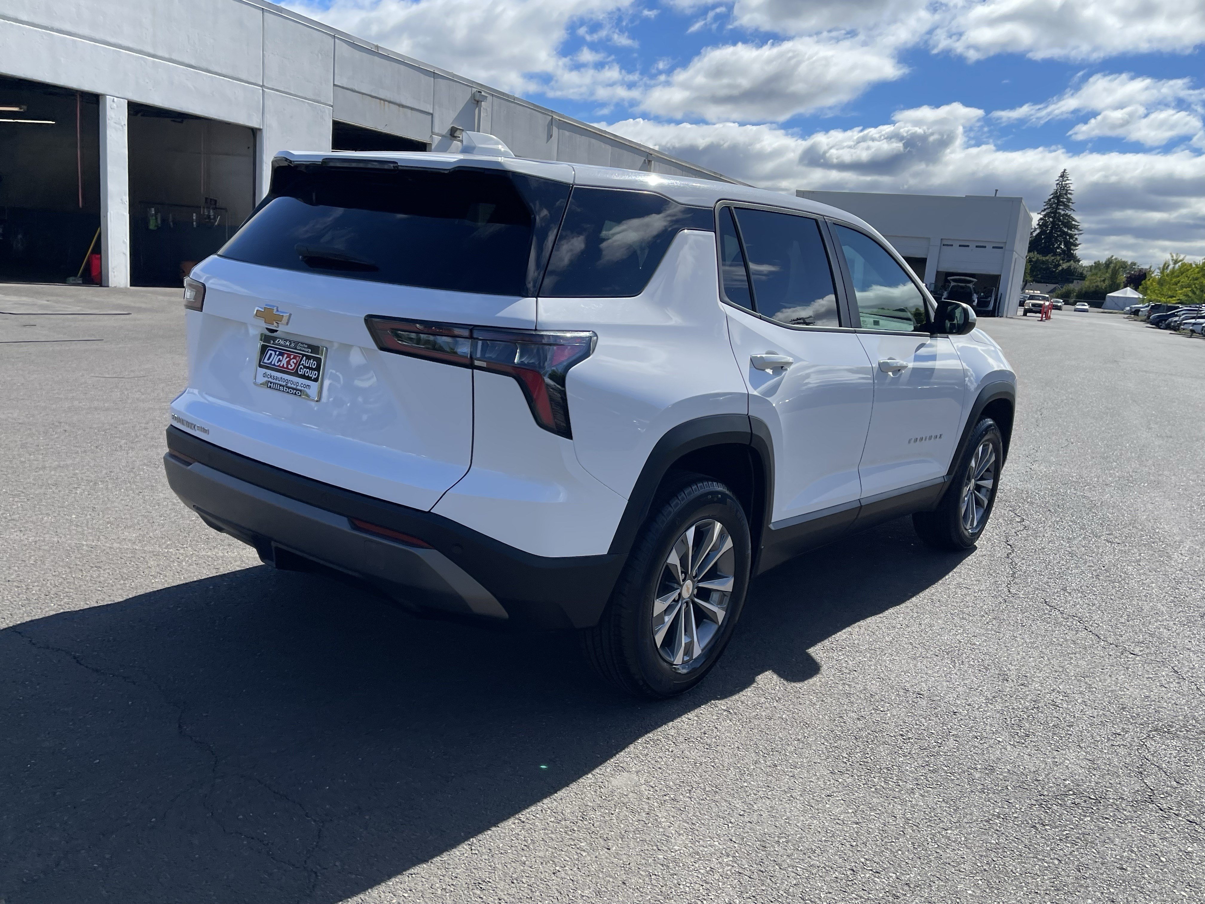 Used 2026 Chevrolet Equinox LT AWD/4WD image 5