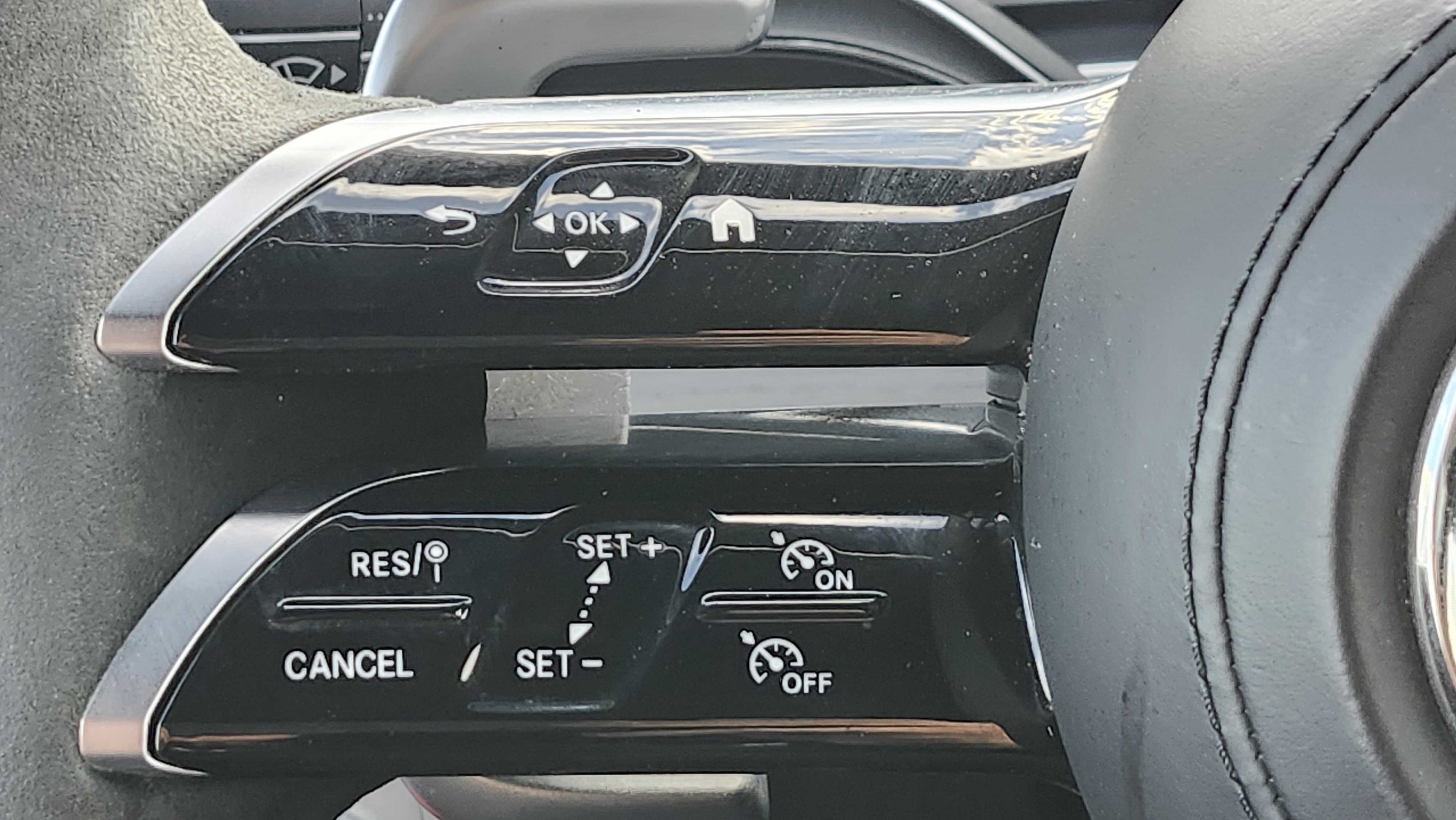 Used 2024 Mercedes-Benz GLE 53 AMG 4MATIC w/ Winter Package image 36