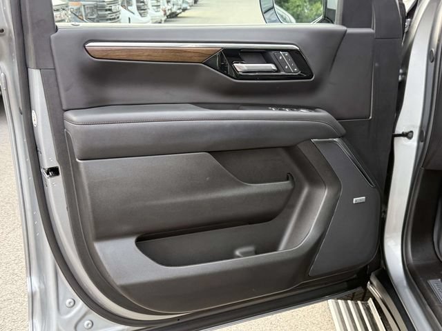 Certified 2025 Chevrolet Tahoe High Country AWD/4WD image 9