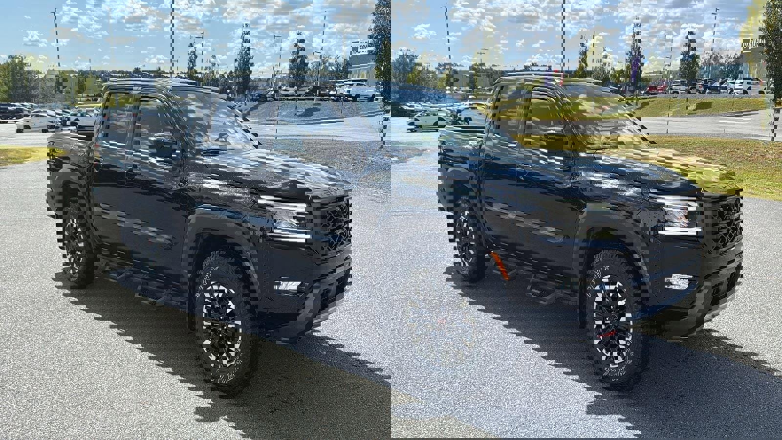 Used 2023 Nissan Frontier PRO-4X w/ Tow Package image 2