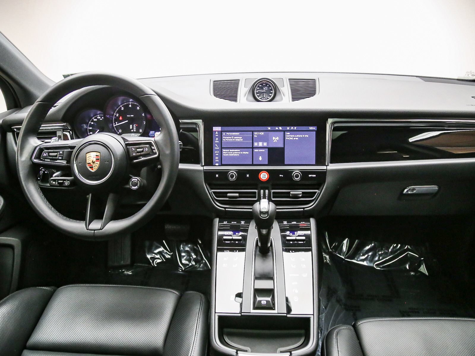 Certified 2026 Porsche Macan AWD/4WD image 16