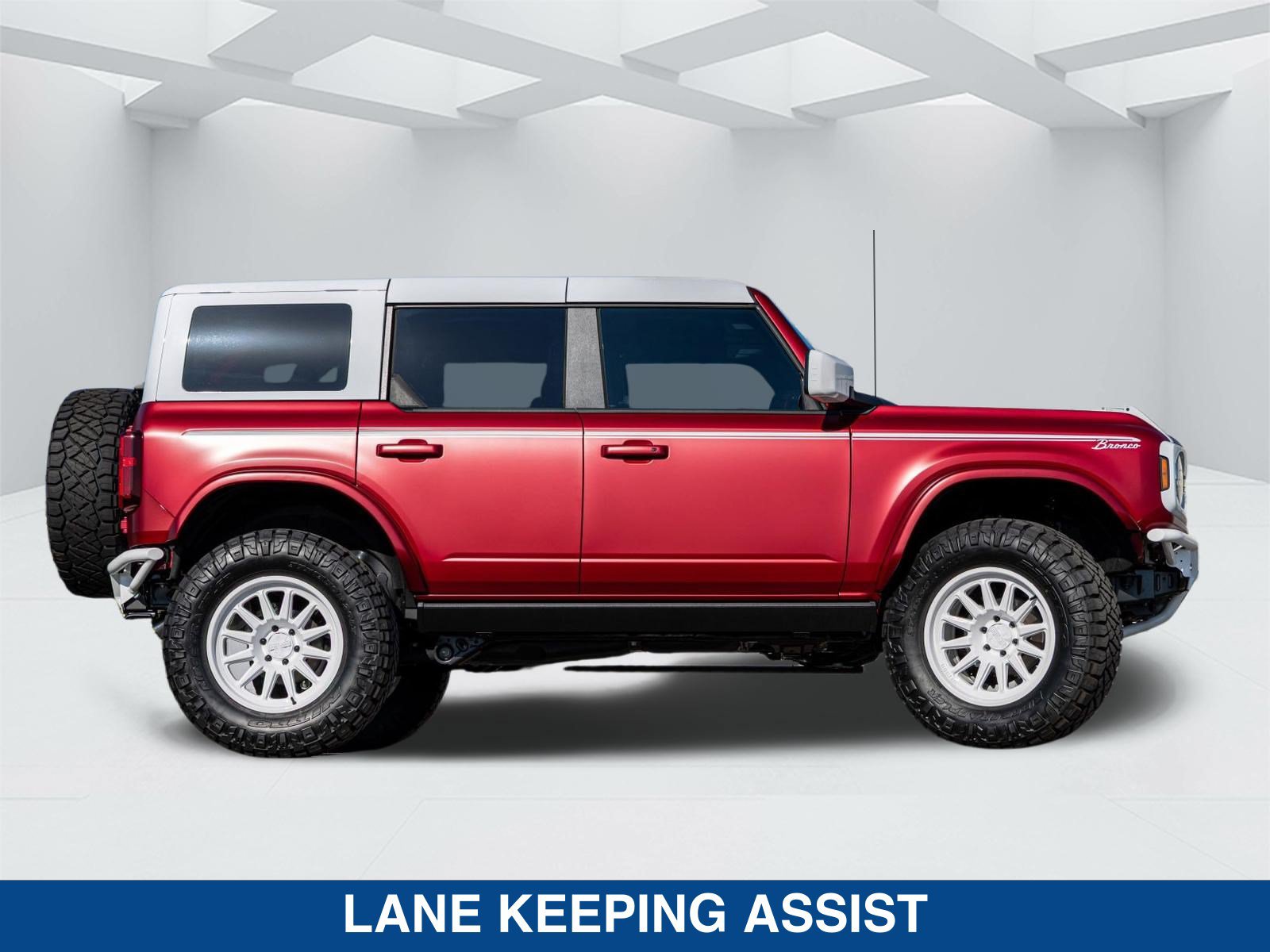 Used 2025 Ford Bronco Heritage Edition AWD/4WD image 3