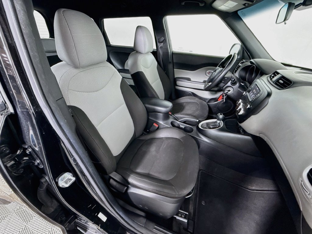 Used 2017 Kia Soul FWD image 25
